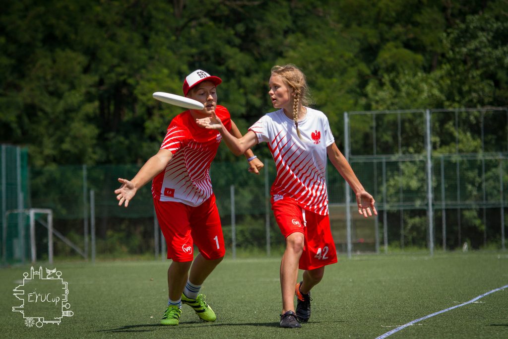 Małgorzata Maćkowska i Piotr Badura w meczu juniorów przeciwko juniorkom. Foto: 